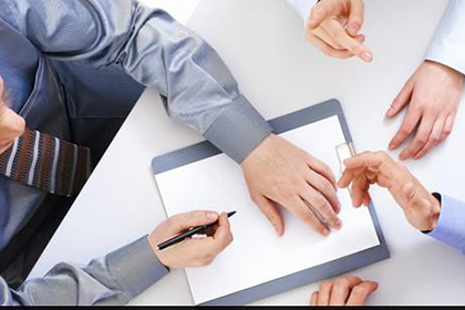 未还2万元欠款，面临起诉和拘留风险？